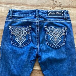 Cedar Rose 🌹 Women's Blue Embroidered Jeans